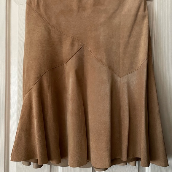 Vintage Ideology Suede Leather Skirt; Deep Beige W/Fitted Seams; Women's Size 8 - Picture 10 of 16